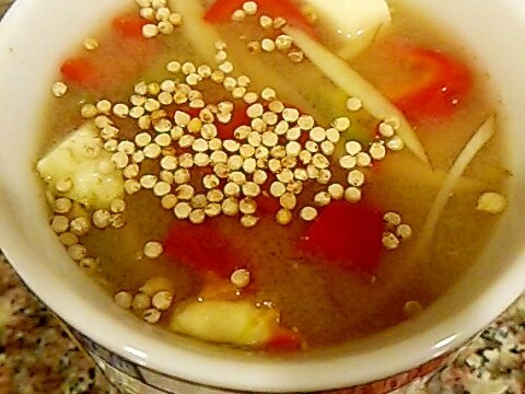 種ごとピーマンの豚骨スープ